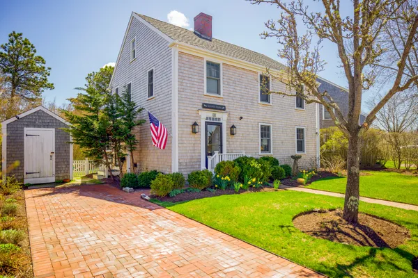 $2,250,000 | 15 Goldfinch Drive, Nantucket, MA 02554