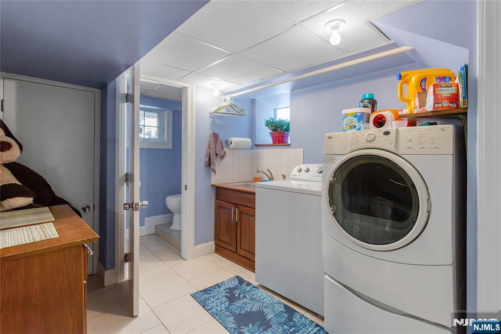 204 Hayward Place Wallington, NJ 07057 - Photo 35 of 39 a utility room with dryer and washer