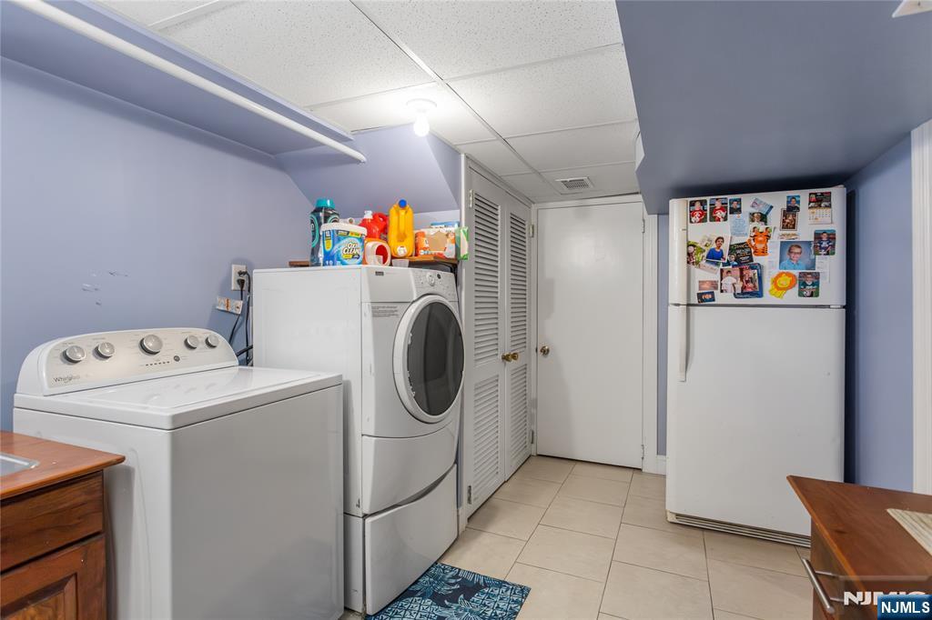 204 Hayward Place Wallington, NJ 07057 - Photo 36 of 39 a utility room with dryer and washer