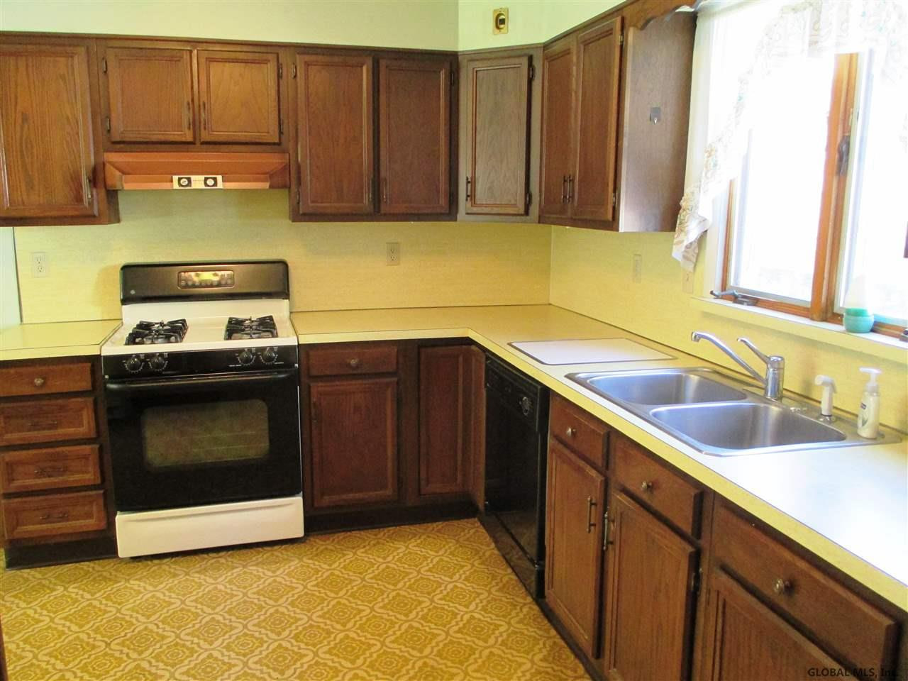 132 Lisha Kill Road Albany, NY 12205 - Photo 9 of 25 Photo 9