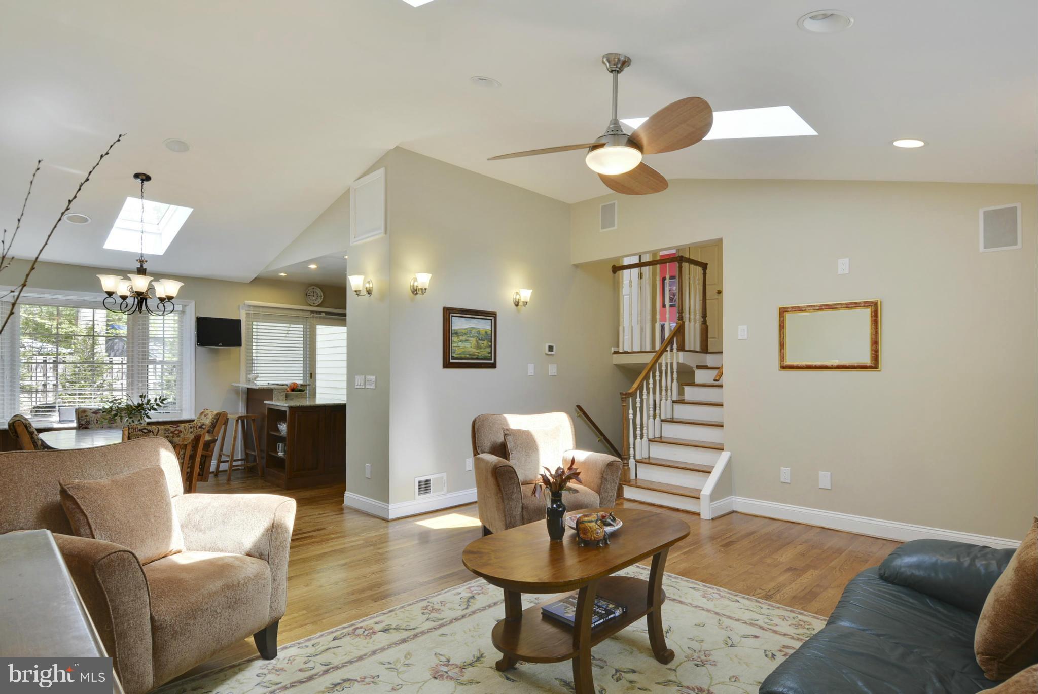 2102 Shenandoah Road Alexandria, VA 22308 - Photo 1 of 30 Living Room