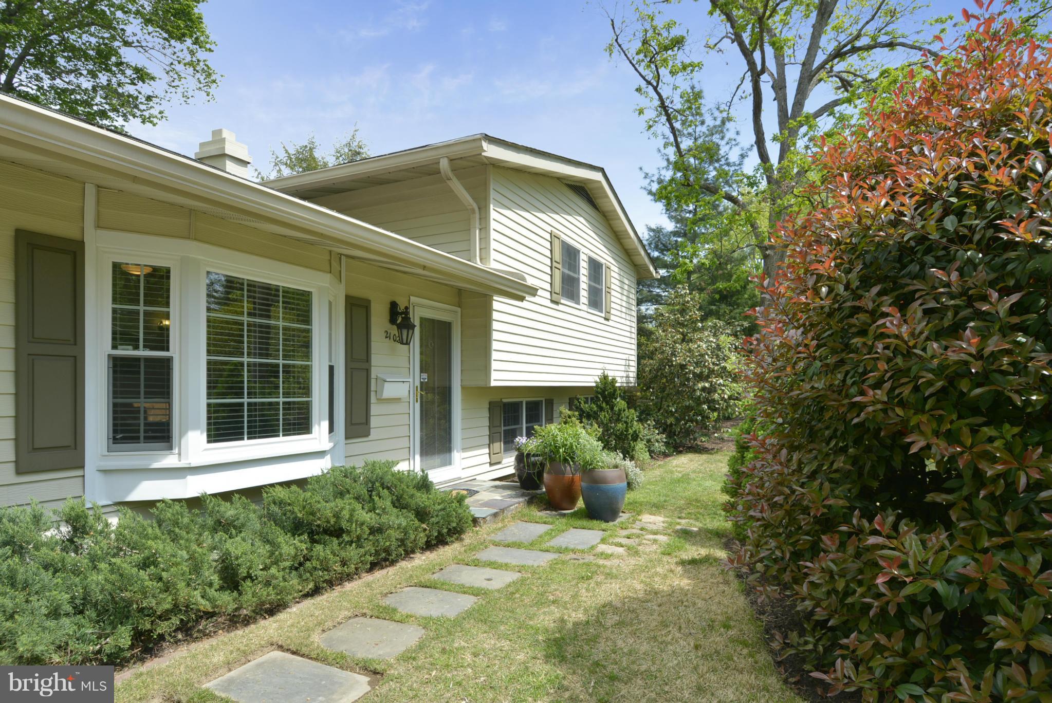 2102 Shenandoah Road Alexandria, VA 22308 - Photo 3 of 30 Exterior (Front)