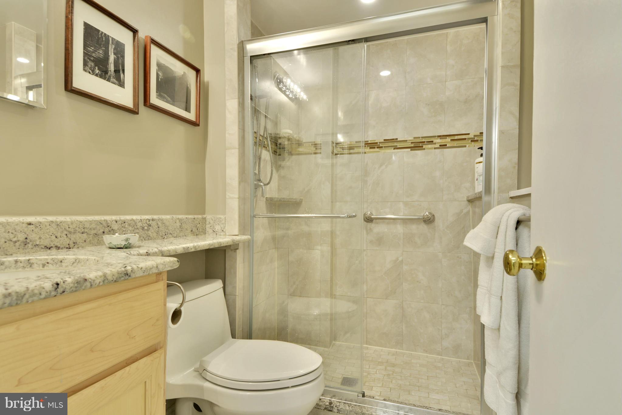 2102 Shenandoah Road Alexandria, VA 22308 - Photo 30 of 30 Bath