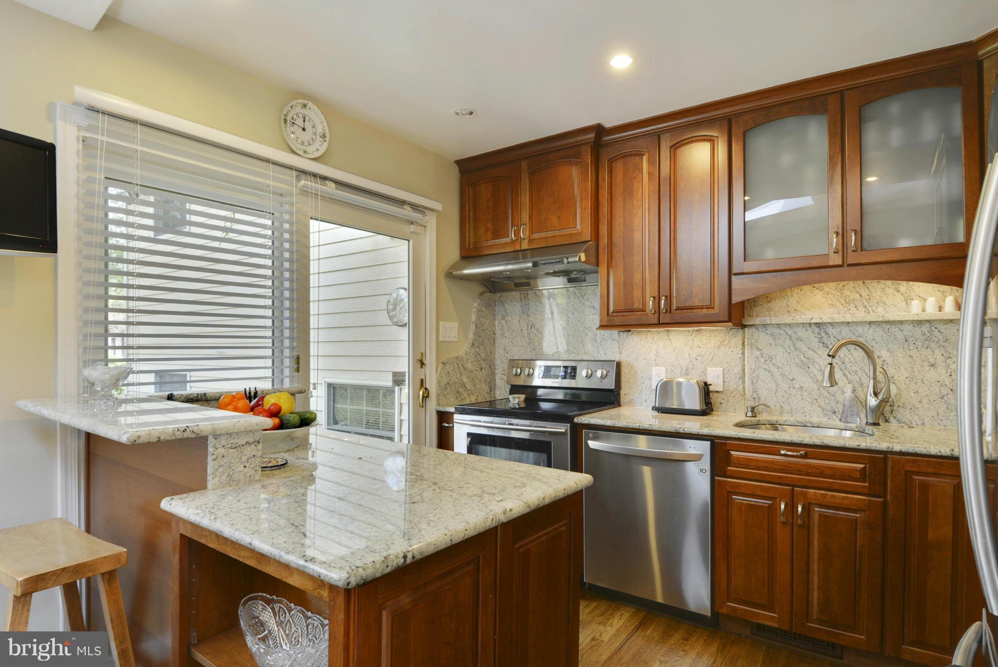 2102 Shenandoah Road Alexandria, VA 22308 - Photo 8 of 30 Kitchen
