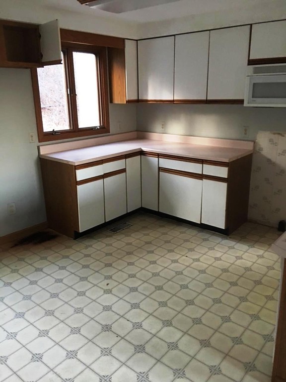 1430 Russell Road, Unit 23 Westfield, MA 01085 - Photo 5 of 12 Gallery Image 5