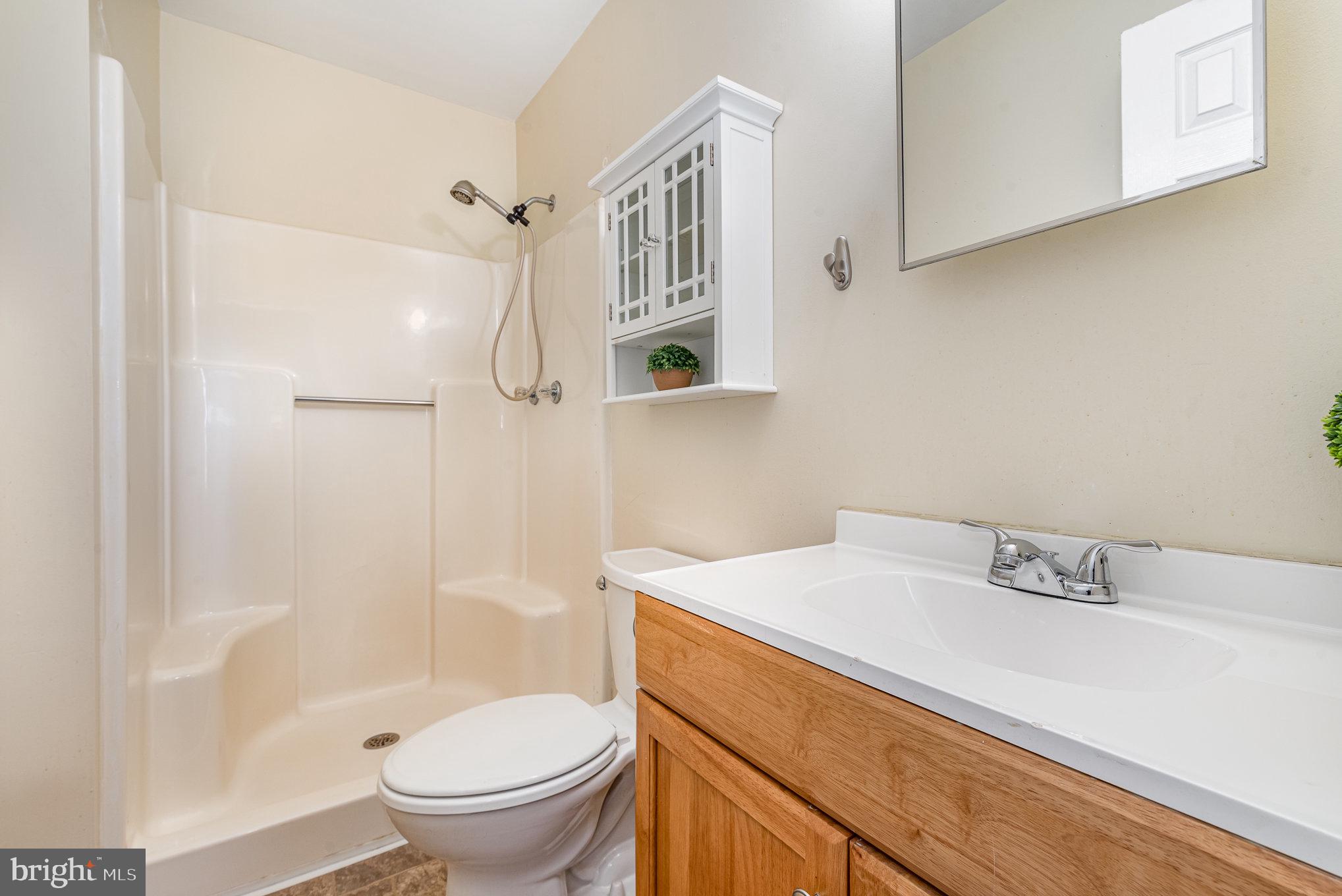 5457 Pond Road Harrisburg, PA 17111 - Photo 12 of 29 Owner Ensuite Bathroom