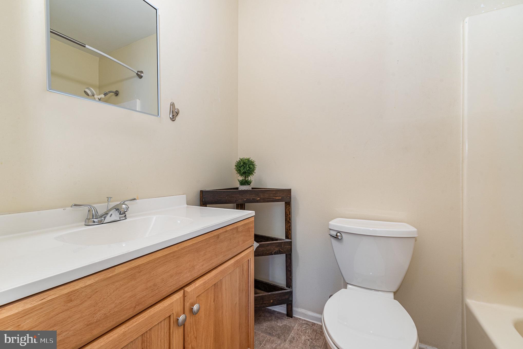 5457 Pond Road Harrisburg, PA 17111 - Photo 15 of 29 Full Bathroom