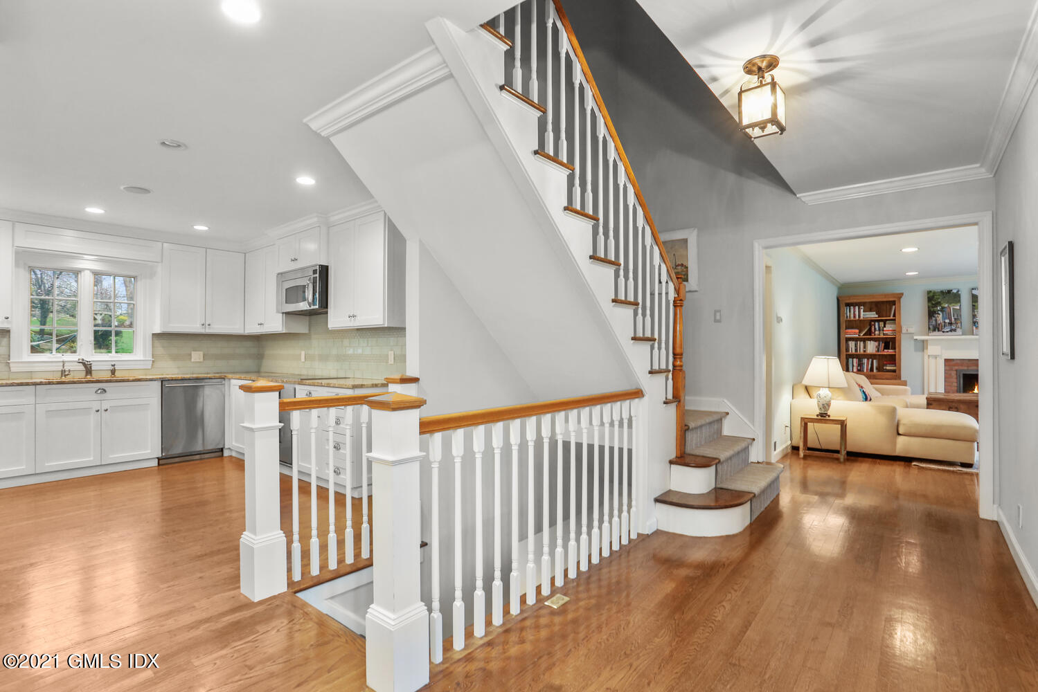 11 Steeple Chase Road Greenwich, CT 06831 - Photo 4 of 42 11 Steeple Chase Rd Greenwich-large-007-