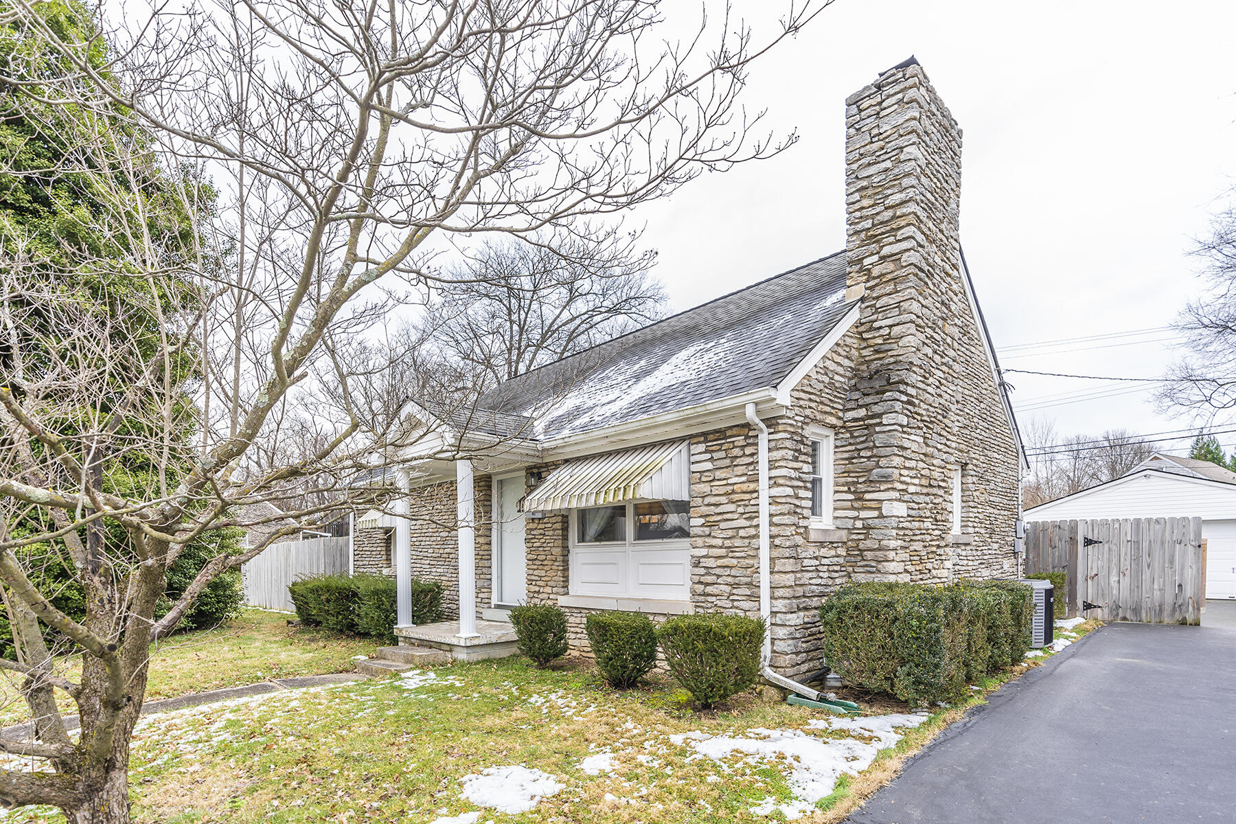1802 Beacon Hill Road Lexington, KY 40504 - Photo 3 of 22 1802beacon03