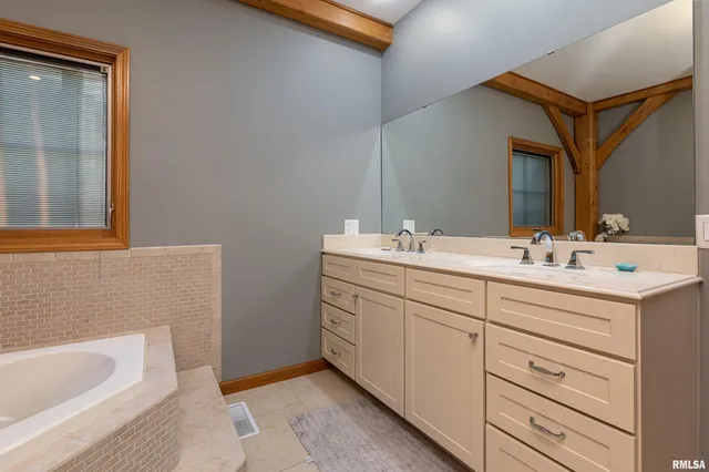 $815,000 | 1165 Lake Shore Drive North, Goreville, IL 62939