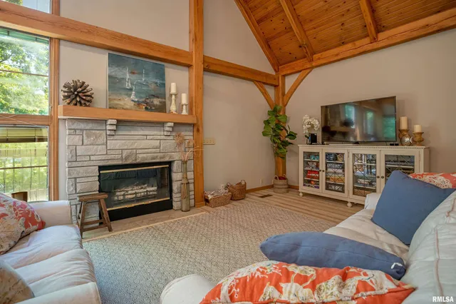 $815,000 | 1165 Lake Shore Drive North, Goreville, IL 62939