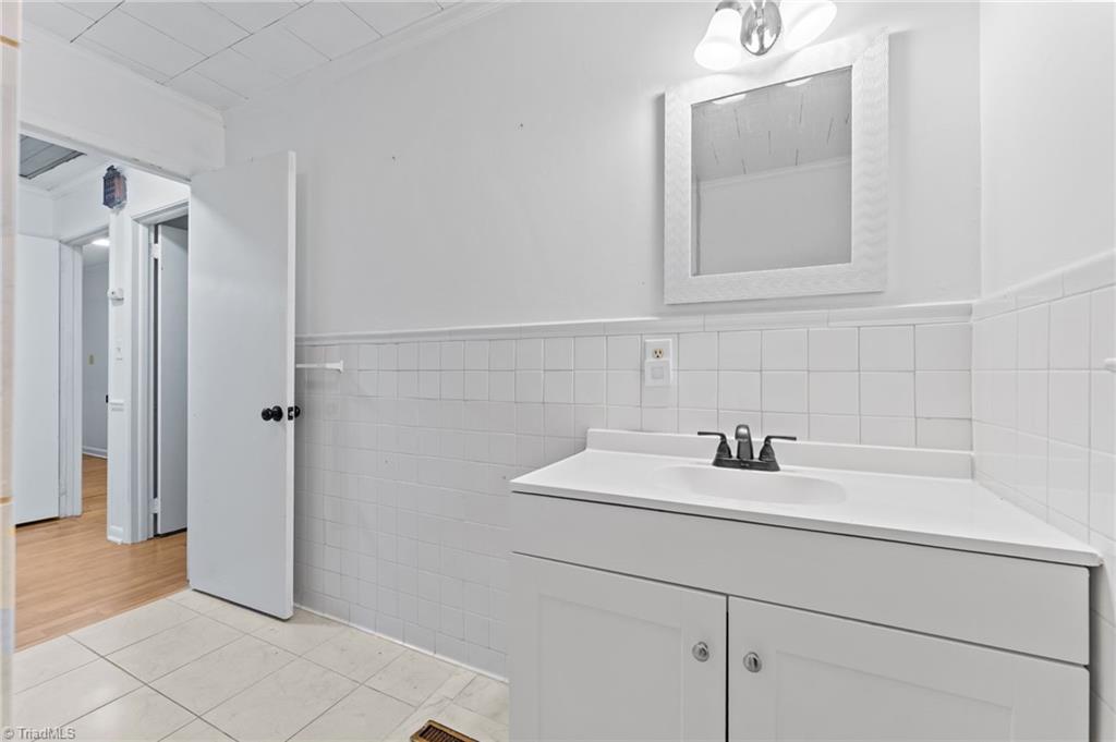 217 Lambert Road Biscoe, NC 27209 - Photo 21 of 28 Hall Bathroom - Full