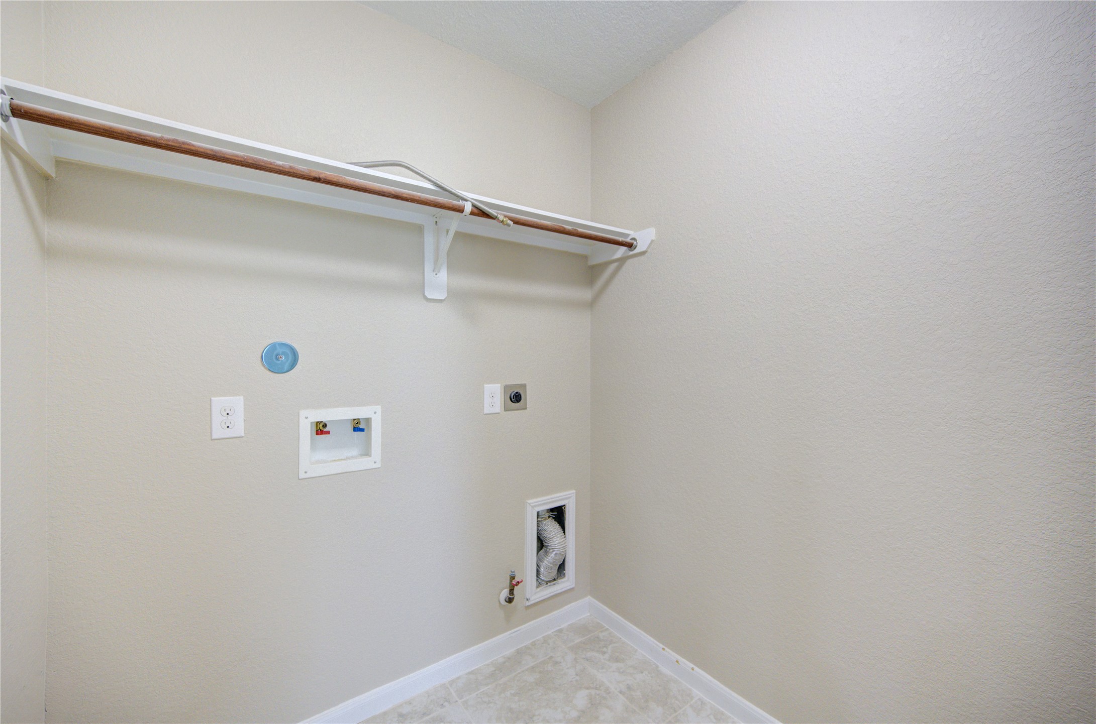 6014 Watford Bend Rosenberg, TX 77471 - Photo 10 of 18 13 – Dedicated laundry room with storage and convenient layout.