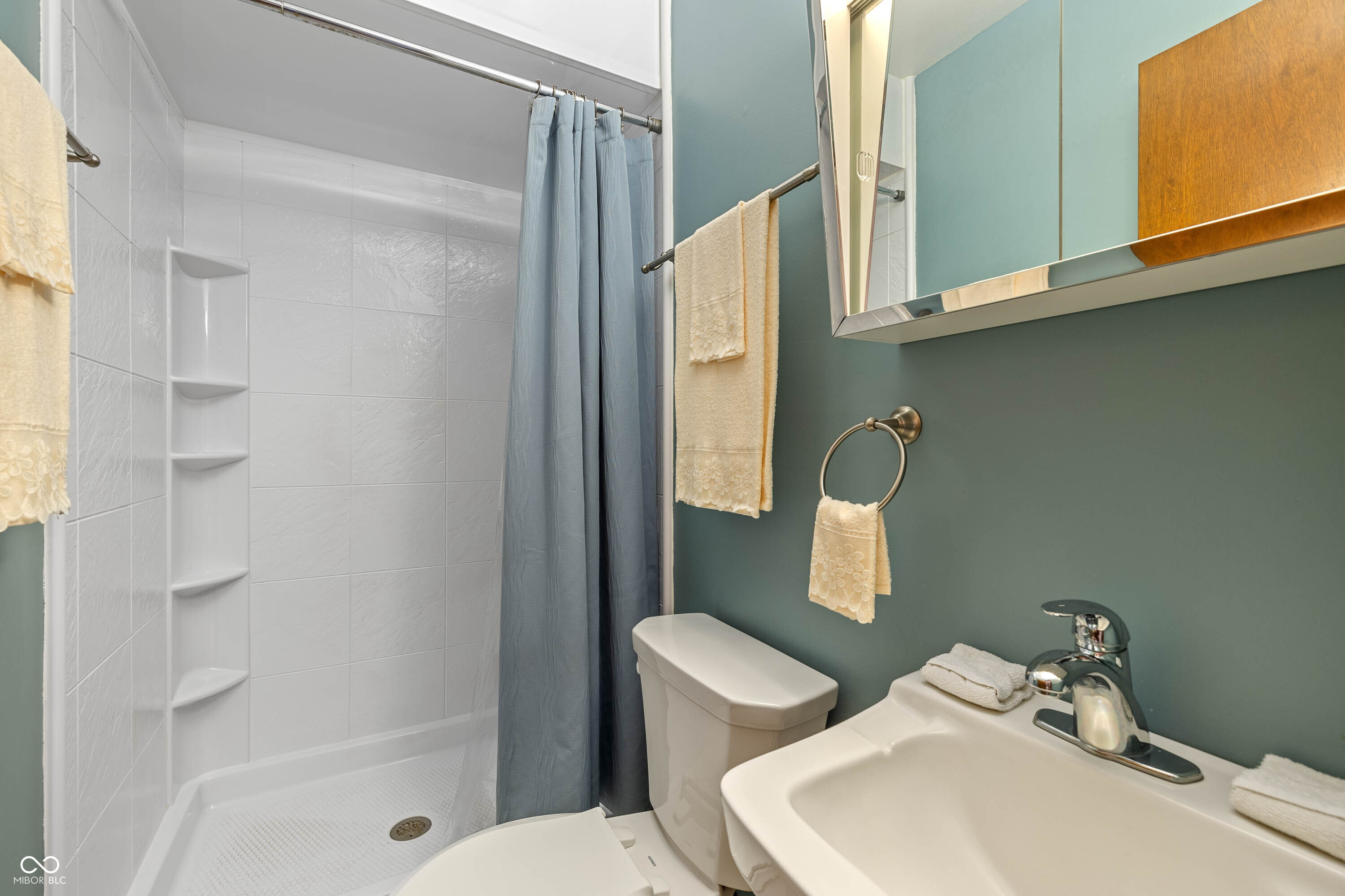 6812 East Thompson Road Indianapolis, IN 46237 - Photo 17 of 40 Gallery Image 17