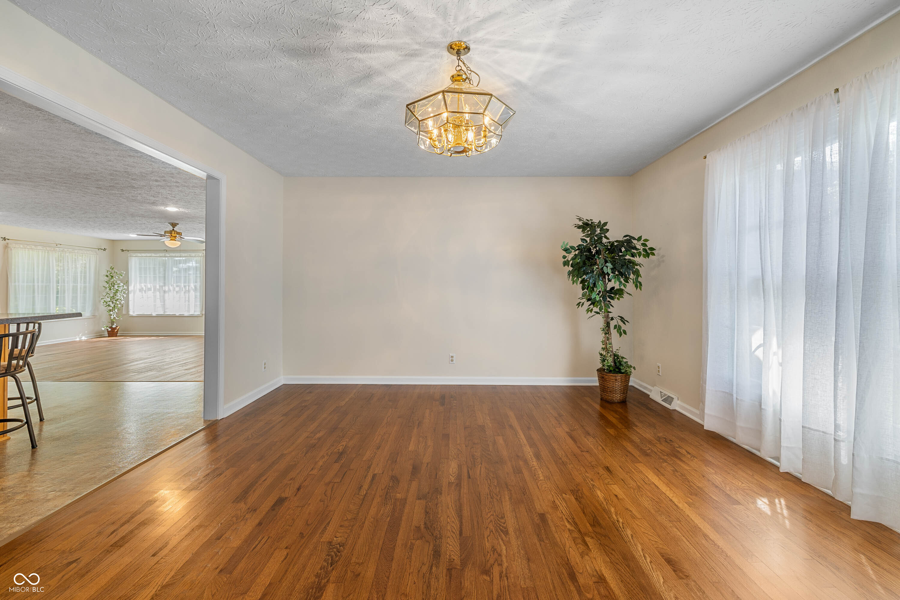 6812 East Thompson Road Indianapolis, IN 46237 - Photo 3 of 40 Gallery Image 3