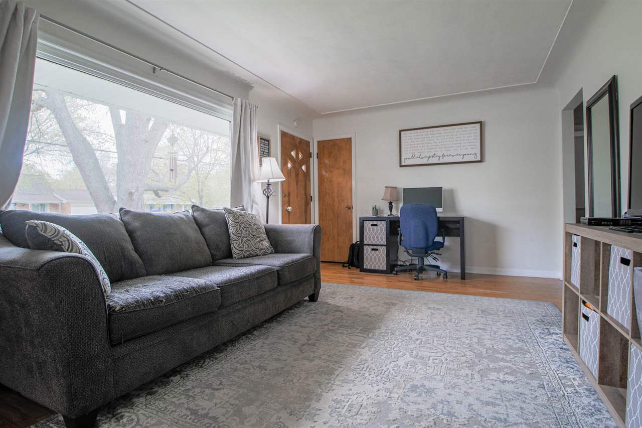 4718 Holt Road Holt, MI 48842 - Photo 5 of 20 50039313-4.JPG
