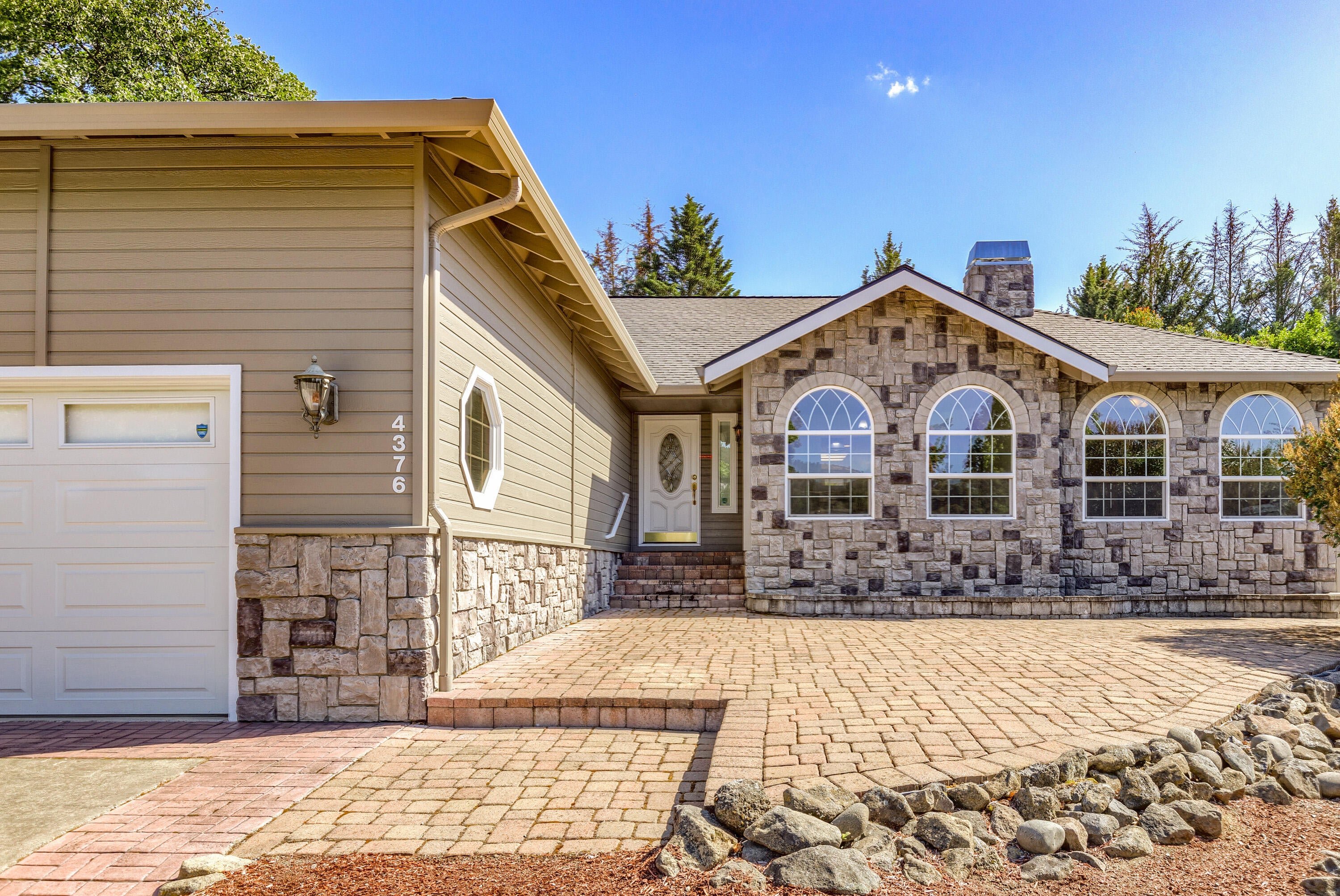 4376 Innsbruck Ridge Medford, OR 97504 - Photo 4 of 51 IR(5)