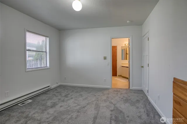 a view of entryway with livingroom