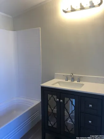 $1,195 | 1914 14th Street, Unit 14, Hondo, TX 78861