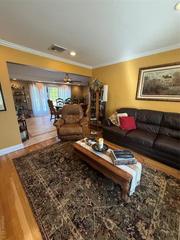 $799,999 | 6 Lee Place, Old Bethpage, NY 11804