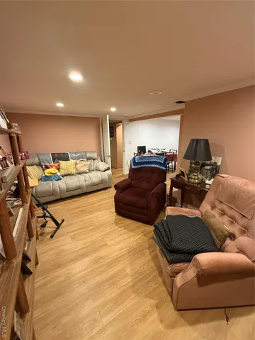 $799,999 | 6 Lee Place, Old Bethpage, NY 11804