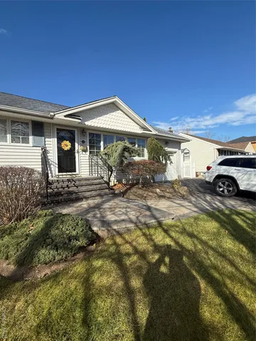 $799,999 | 6 Lee Place, Old Bethpage, NY 11804