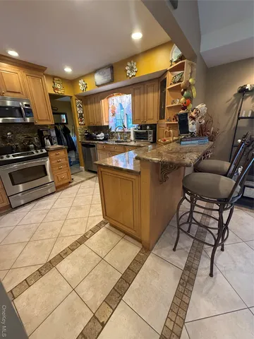 $799,999 | 6 Lee Place, Old Bethpage, NY 11804