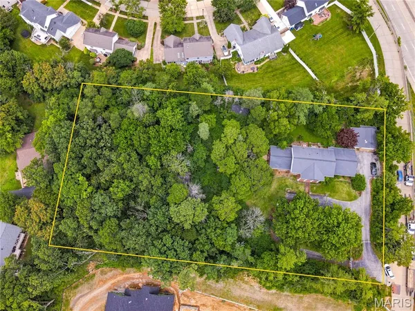 $800,000 | 3 Topwood Drive, Ballwin, MO 63011