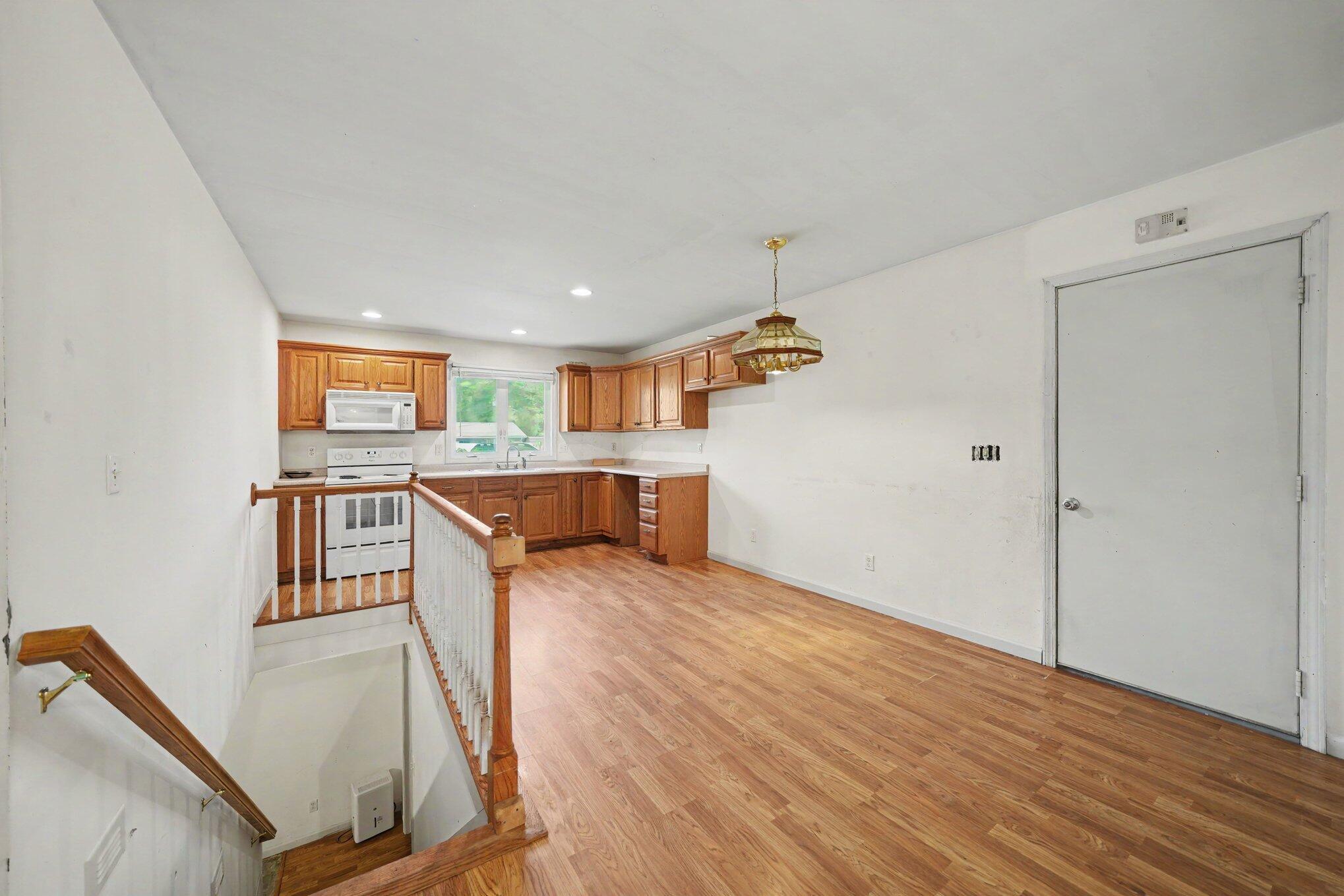 759 Sheridan Road St. Joseph, MI 49085 - Photo 8 of 26 008_file_5727