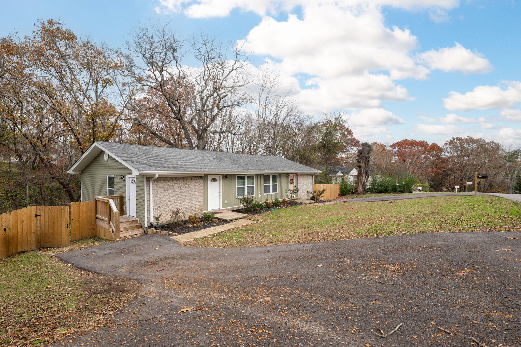 5106 Eldridge Road Hixson, TN 37343 - Photo 3 of 13 3-web-or-mls-DSC_8944-44