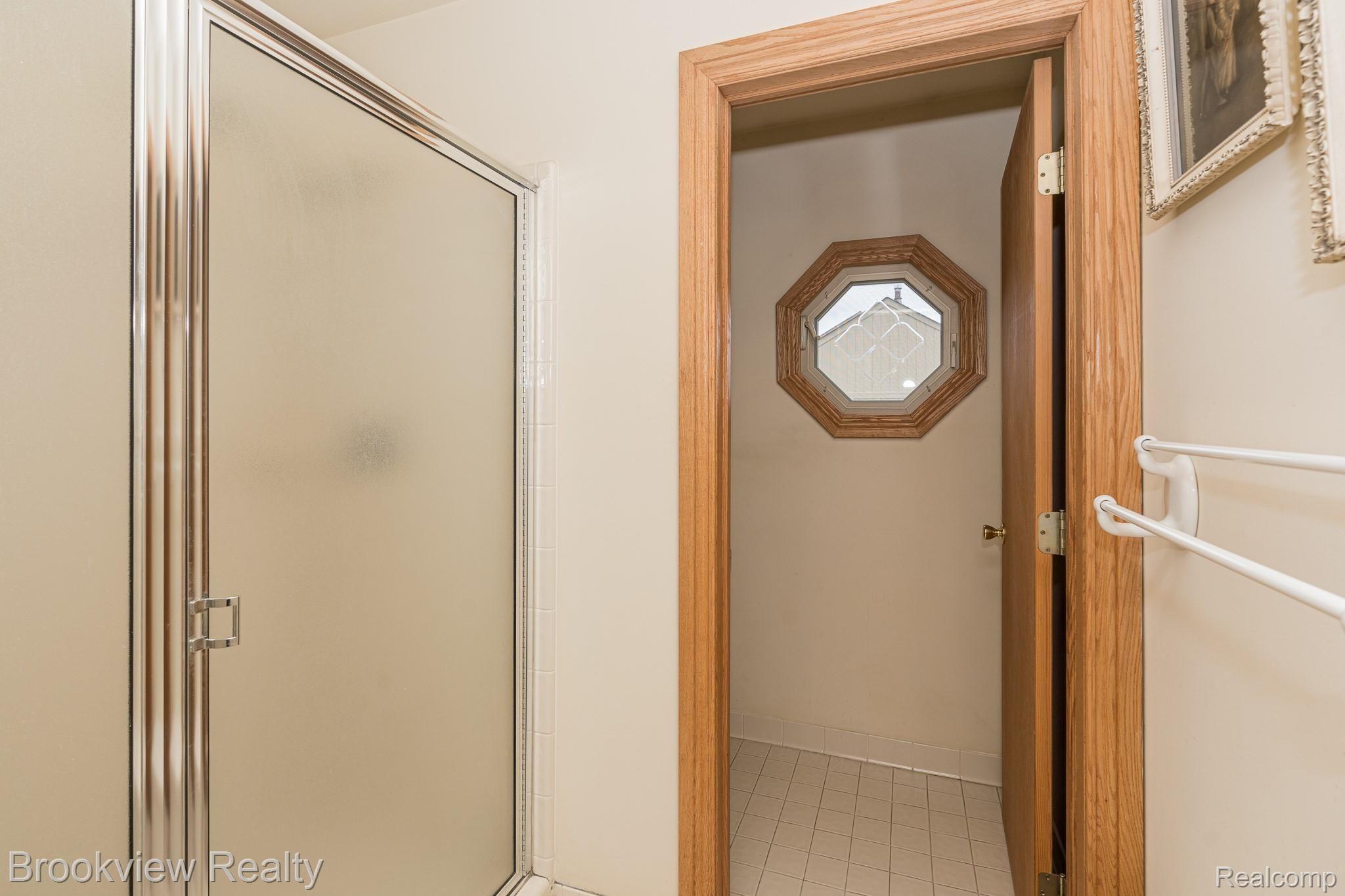 2255 Crystal Drive Rochester, MI 48309 - Photo 16 of 29 2255 Crystal MLS-W025.jpg