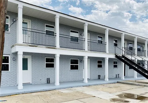 $999 | 1015 Government Street, Unit 11, Arabi, LA 70032