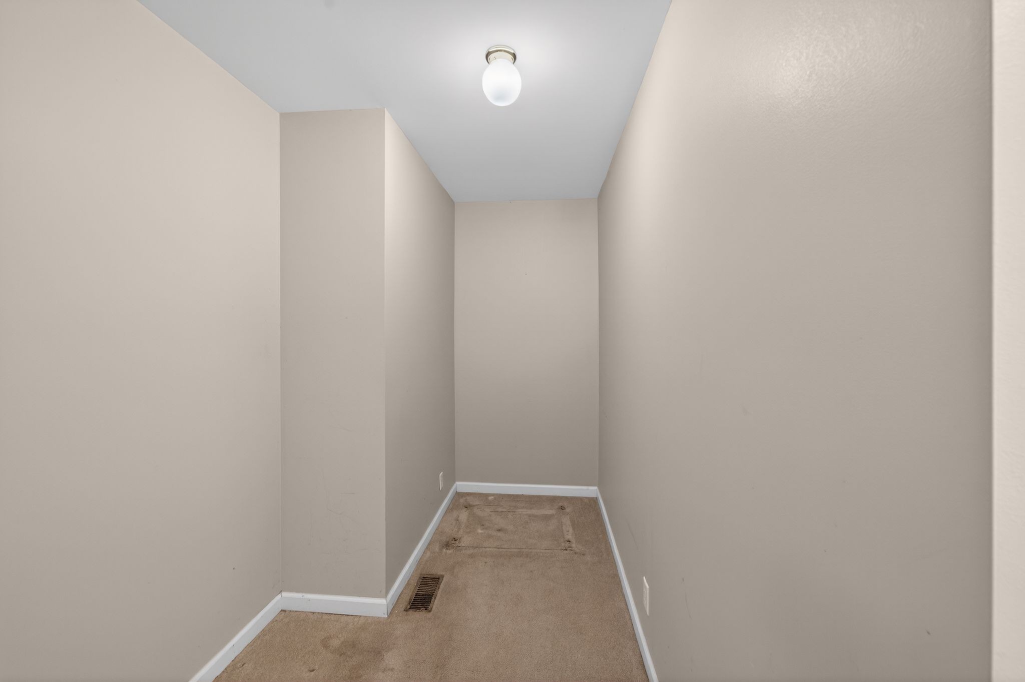 833 Blakemore Road Dickson, TN 37055 - Photo 34 of 47 a view of a hallway