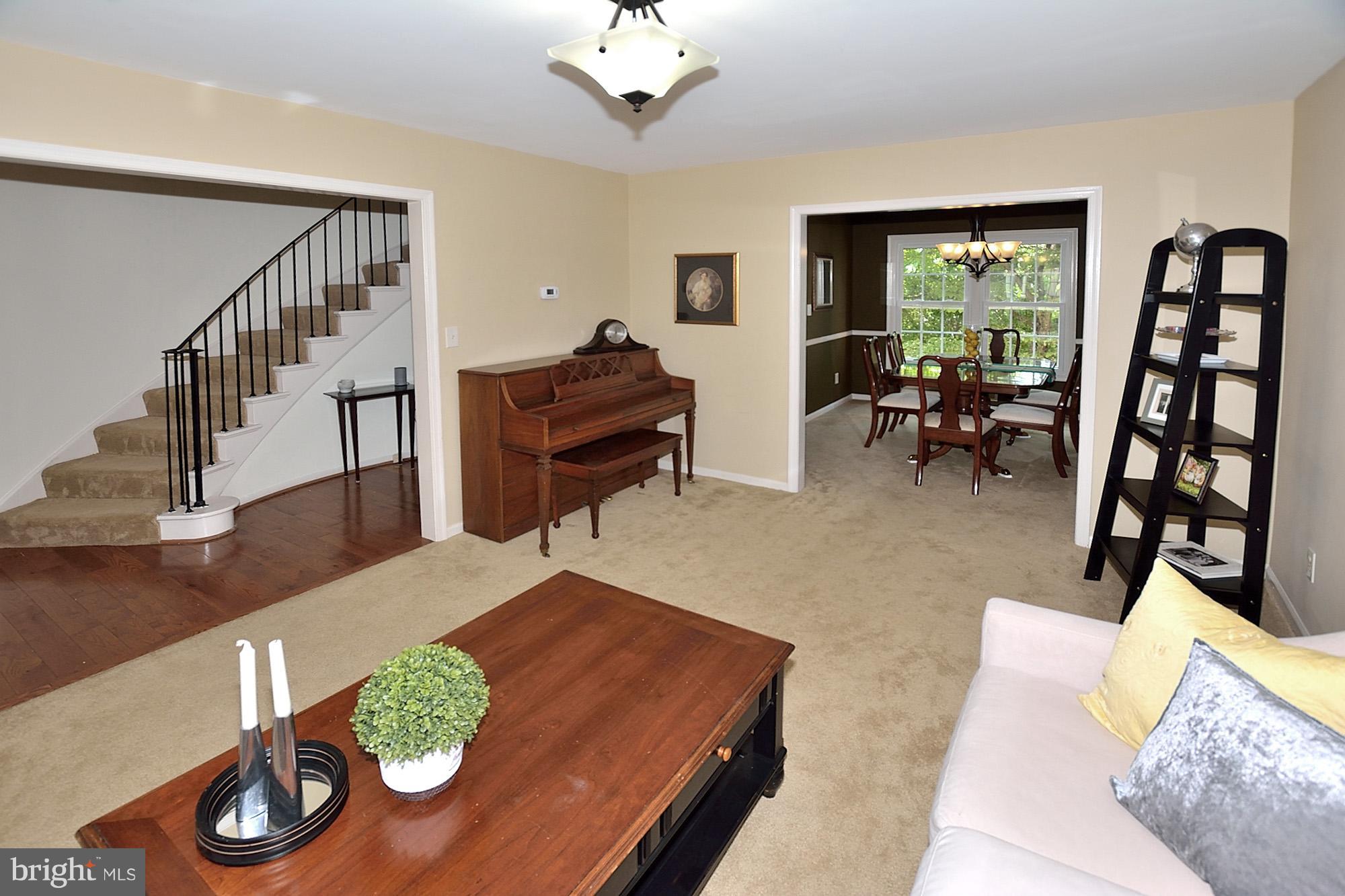 5952 Seabright Road Springfield, VA 22152 - Photo 5 of 30 Living Room