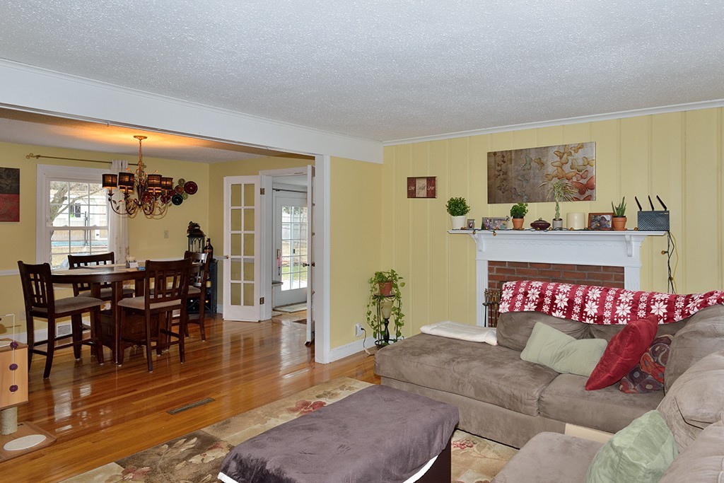 80 Porter Road East Longmeadow, MA 01028 - Photo 3 of 24 Gallery Image 3