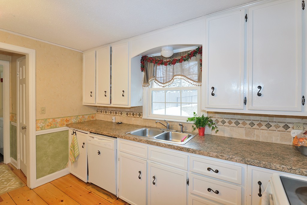 80 Porter Road East Longmeadow, MA 01028 - Photo 7 of 24 Gallery Image 7
