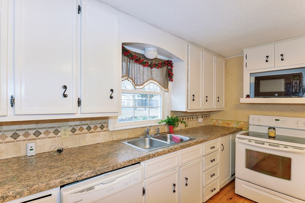 80 Porter Road East Longmeadow, MA 01028 - Photo 8 of 24 Gallery Image 8