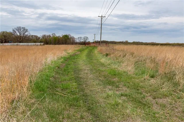 $82,550 | 4 Northwest 176 Road, Osceola, MO 64776