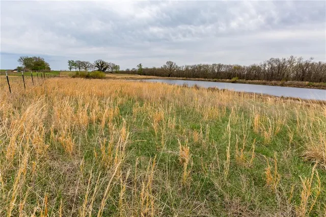 $82,550 | 4 Northwest 176 Road, Osceola, MO 64776