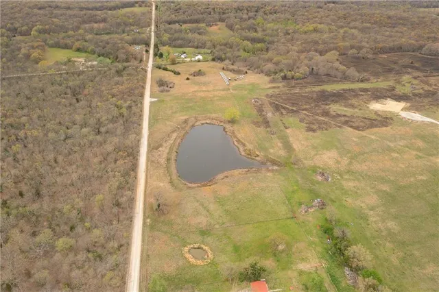 $82,550 | 4 Northwest 176 Road, Osceola, MO 64776