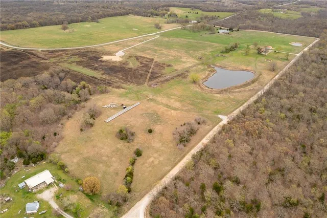 $82,550 | 4 Northwest 176 Road, Osceola, MO 64776