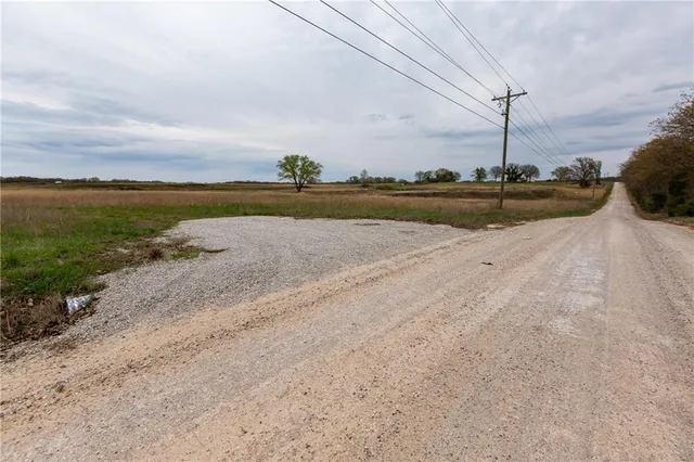 $82,550 | 4 Northwest 176 Road, Osceola, MO 64776