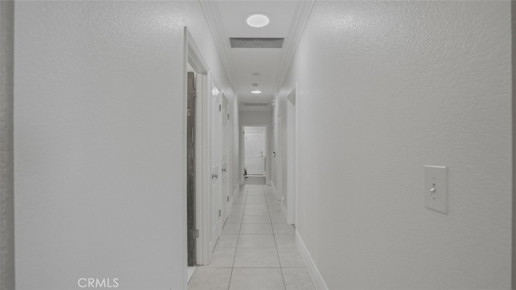 16025 Perry Heights Drive Riverside, CA 92504 - Photo 73 of 105 Hallway
