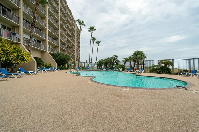$1,950 | 4000 Surfside Boulevard, Unit 206, Corpus Christi, TX 78402