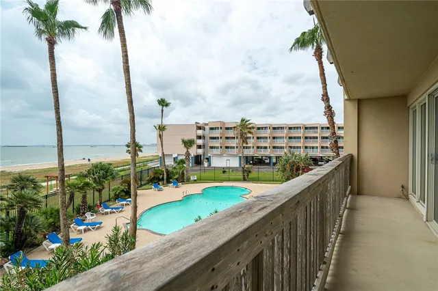 $1,950 | 4000 Surfside Boulevard, Unit 206, Corpus Christi, TX 78402