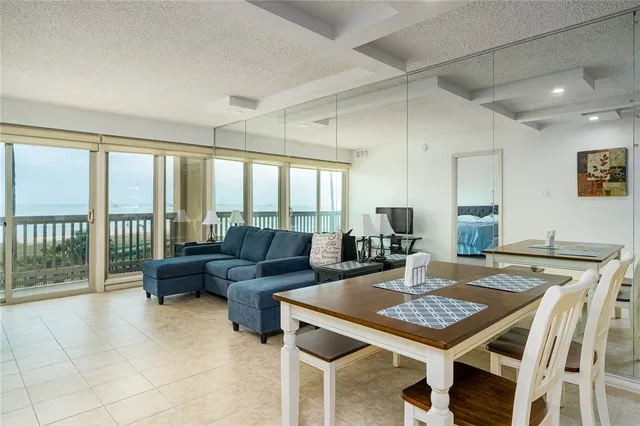 $1,950 | 4000 Surfside Boulevard, Unit 206, Corpus Christi, TX 78402