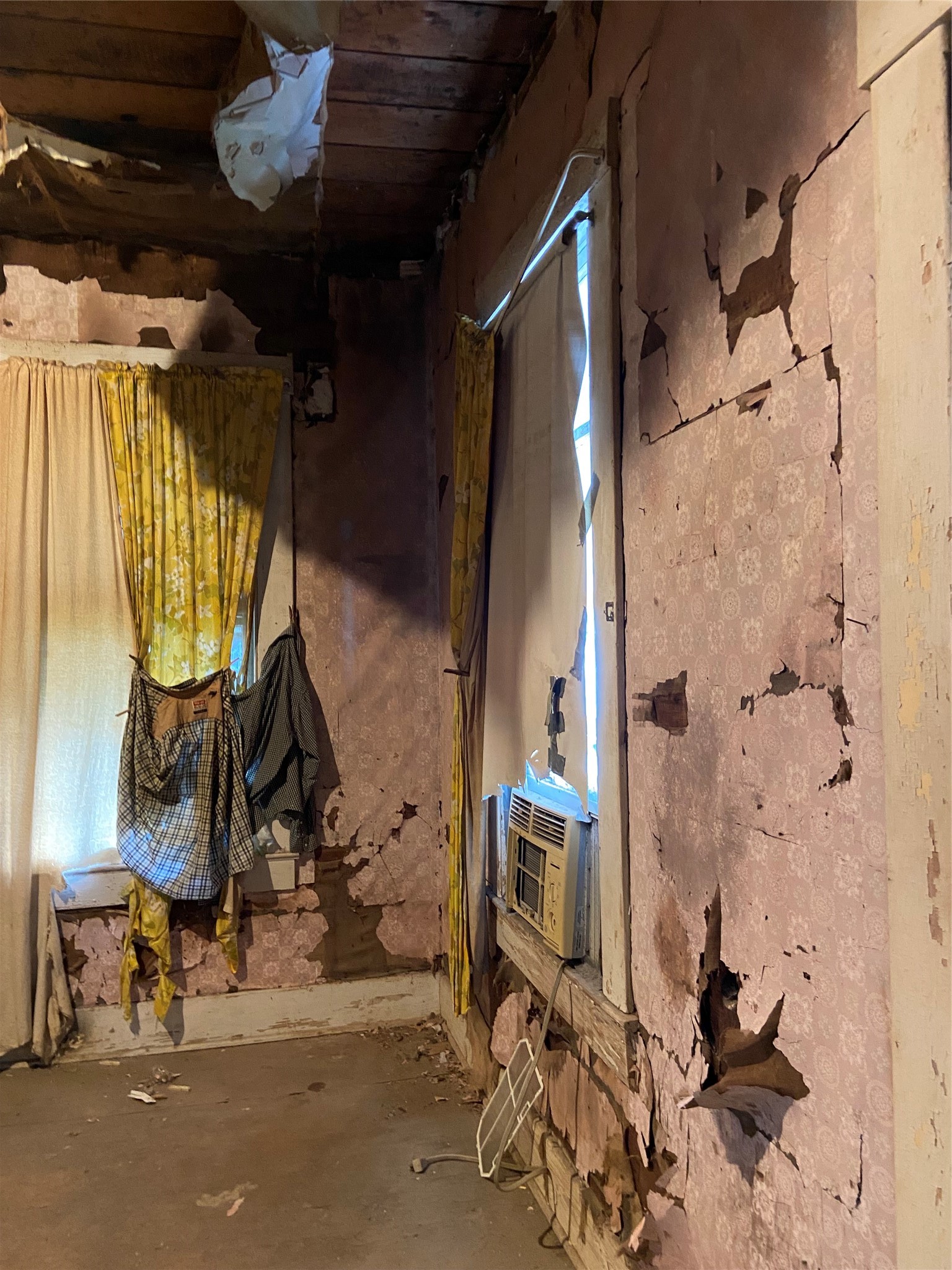 213 Hunt Street Houston, TX 77003 - Photo 9 of 16 Front Bedroom