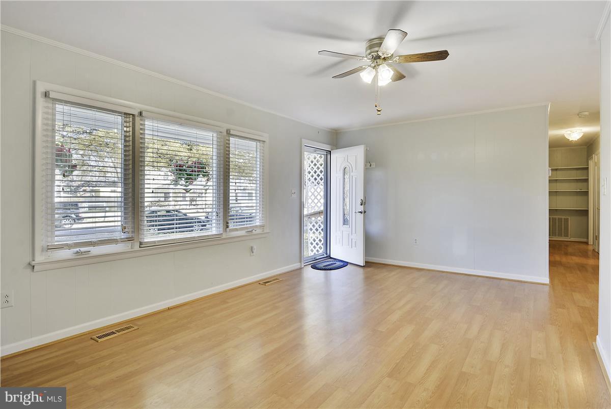 3 Park Avenue Ridgely, MD 21660 - Photo 2 of 16 Living Room with good light