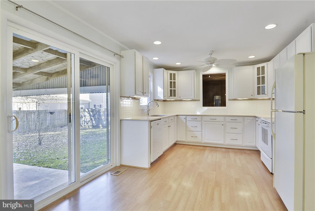 3 Park Avenue Ridgely, MD 21660 - Photo 3 of 16 Kitchen w/granite, double sink renovated 2012