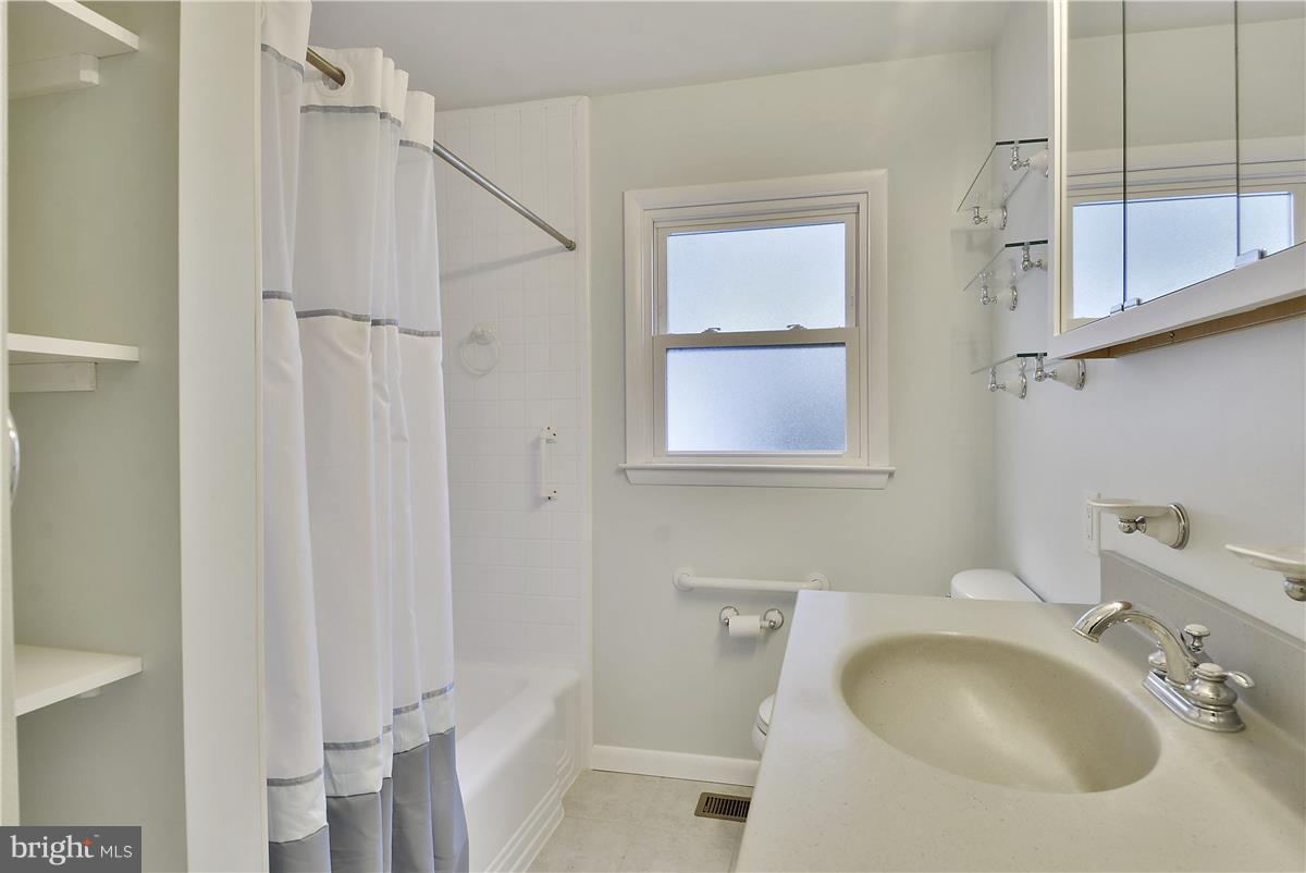 3 Park Avenue Ridgely, MD 21660 - Photo 8 of 16 Bath with BathFitter Life Warranty, renovated 2005